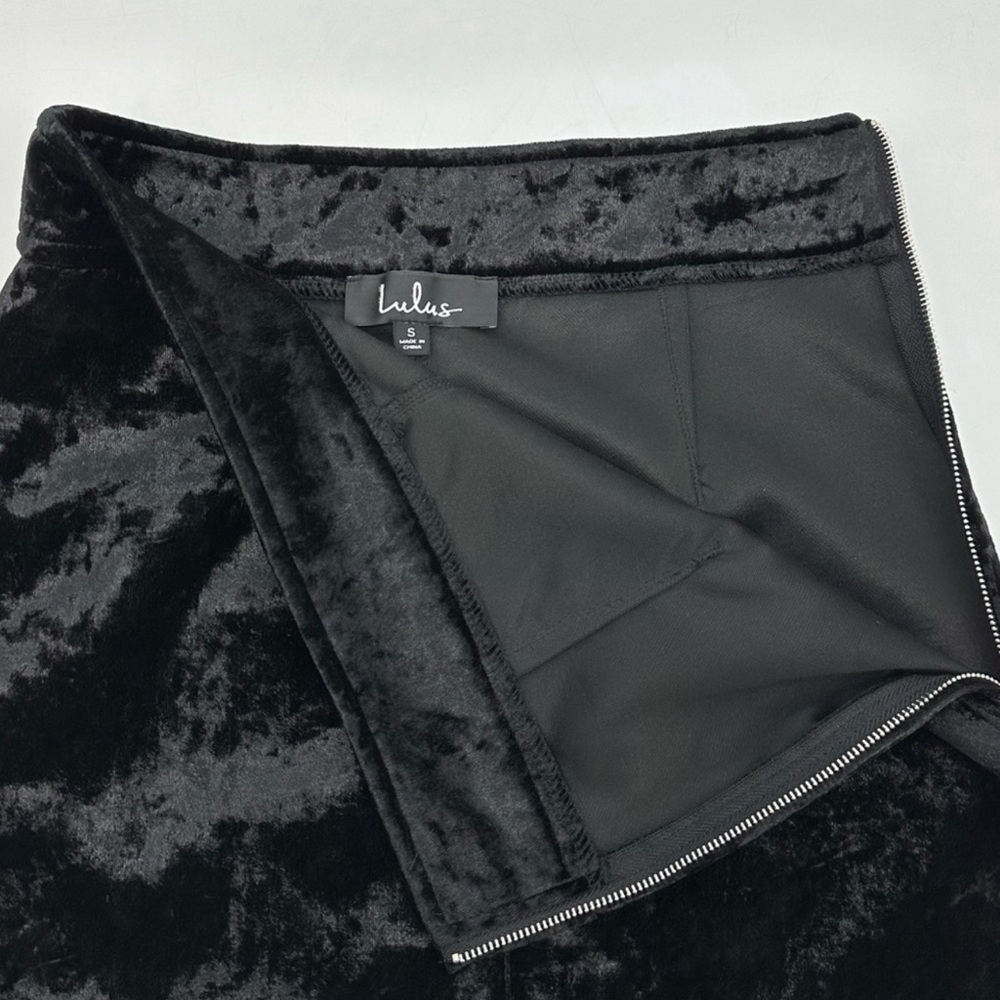 Lulus Urban Allure Black Crushed Velvet Mini Skirt Size Small - Picture 5 of 11